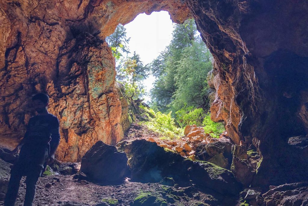 Kalaroos Caves: Did you know that Kashmir is connected to Russia by a tunnel? These caves, which are located in Kashmir's Kupwara district's Kalaroos village,