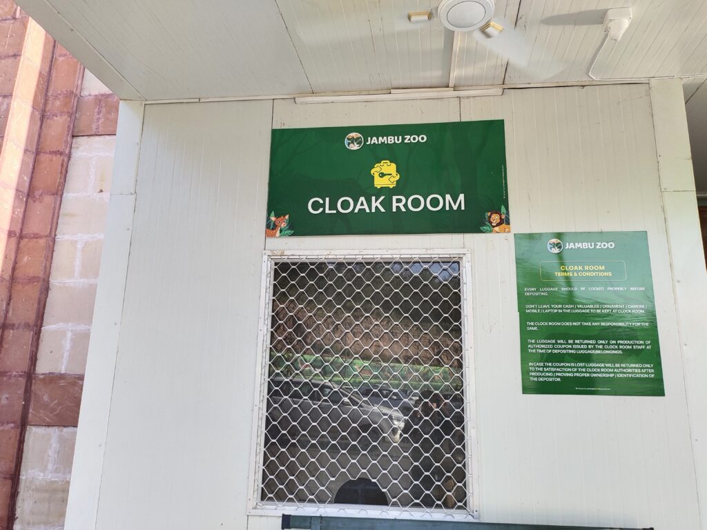 Cloak Room Jambu Zoo