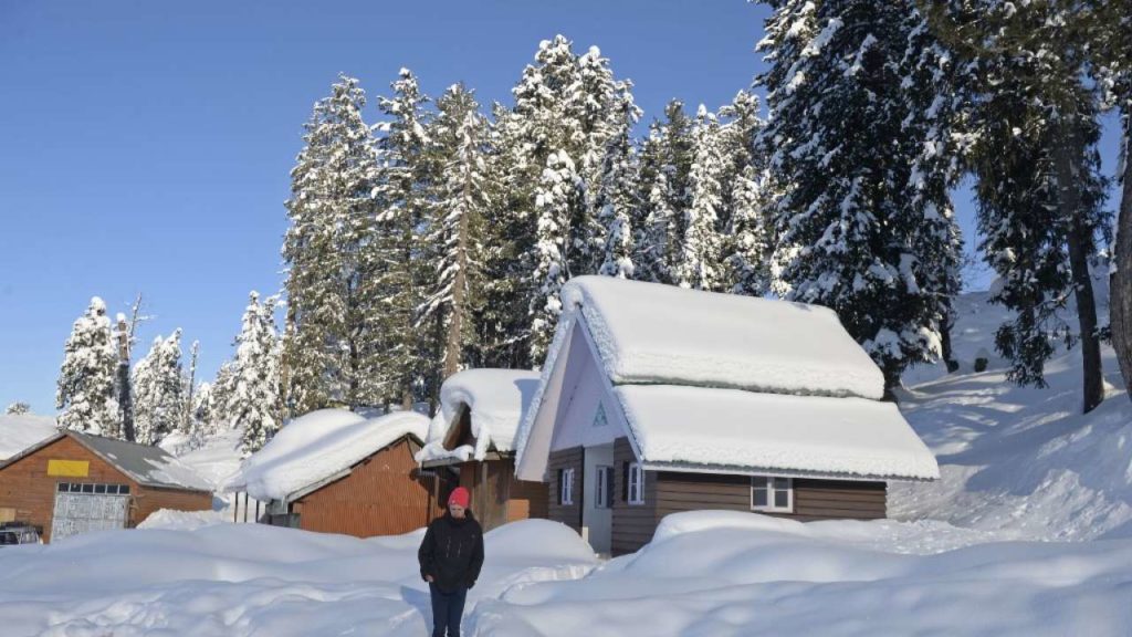 Discover the Beauty of Gulmarg from Srinagar